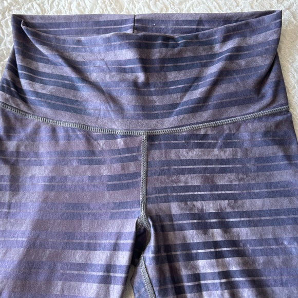 ⭐️2/$20 - SOL & MANE high waisted legging , grey with blue stripe design - Picture 3 of 5